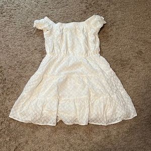 Not sure about the size but I am going to assume medium or large.